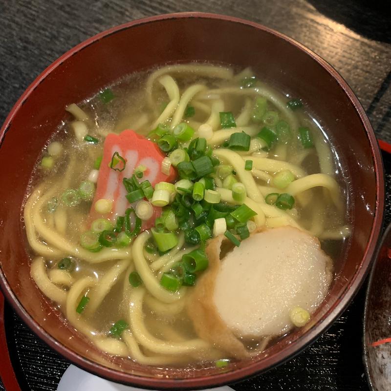 沖縄そば(ハーフ)(沖縄料理結まーる)