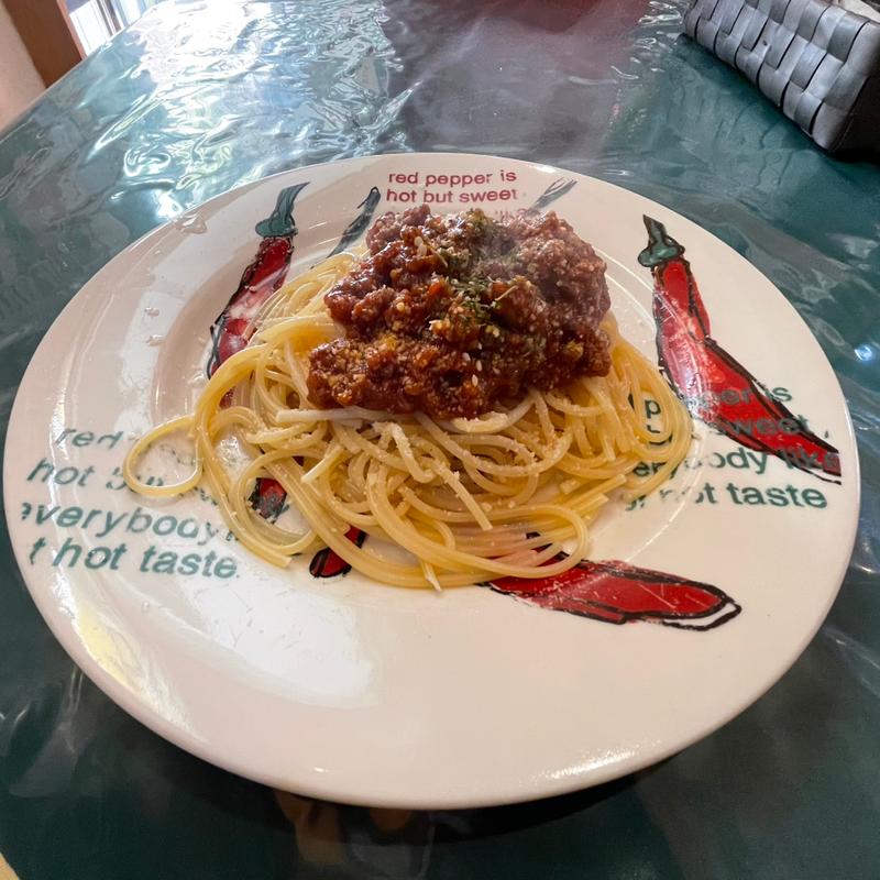 ミートソースパスタちょい辛(食遊楽はっこん家)