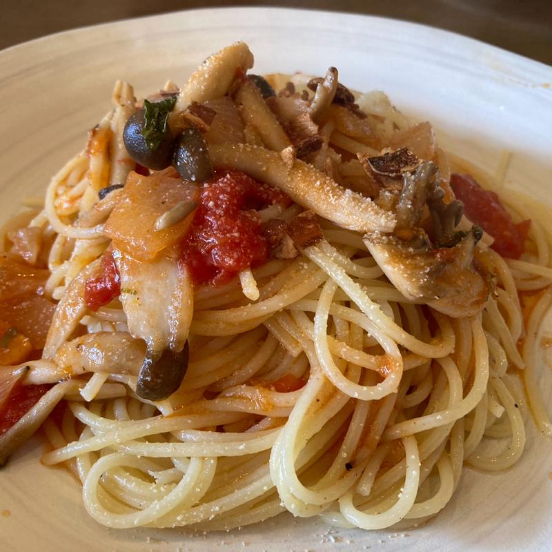 きのこのトマトソース　パスタ(キッチン豆の木 )