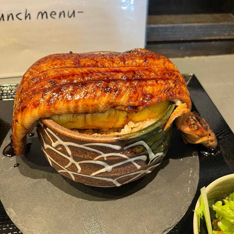 まるごと一尾！うな玉丼(寿司と天ぷら酒場 カチガワトラベエ)