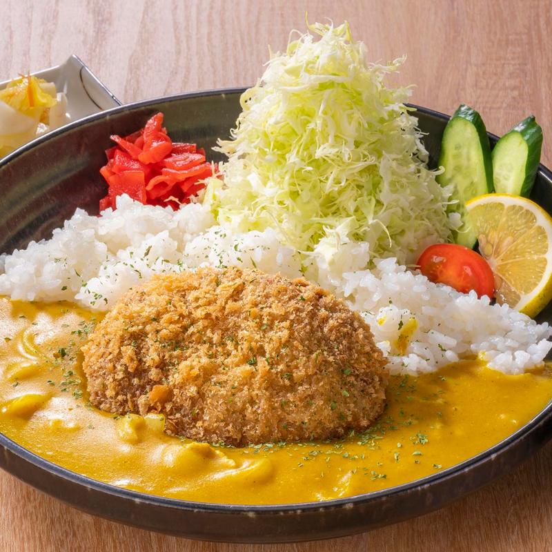 幸せの黄色いメンチカツカレー(きちんとごはん虹)