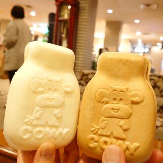 大山 おいしい牛乳モナカ ＆ 珈琲モナカ(三朝ロイヤルホテル )