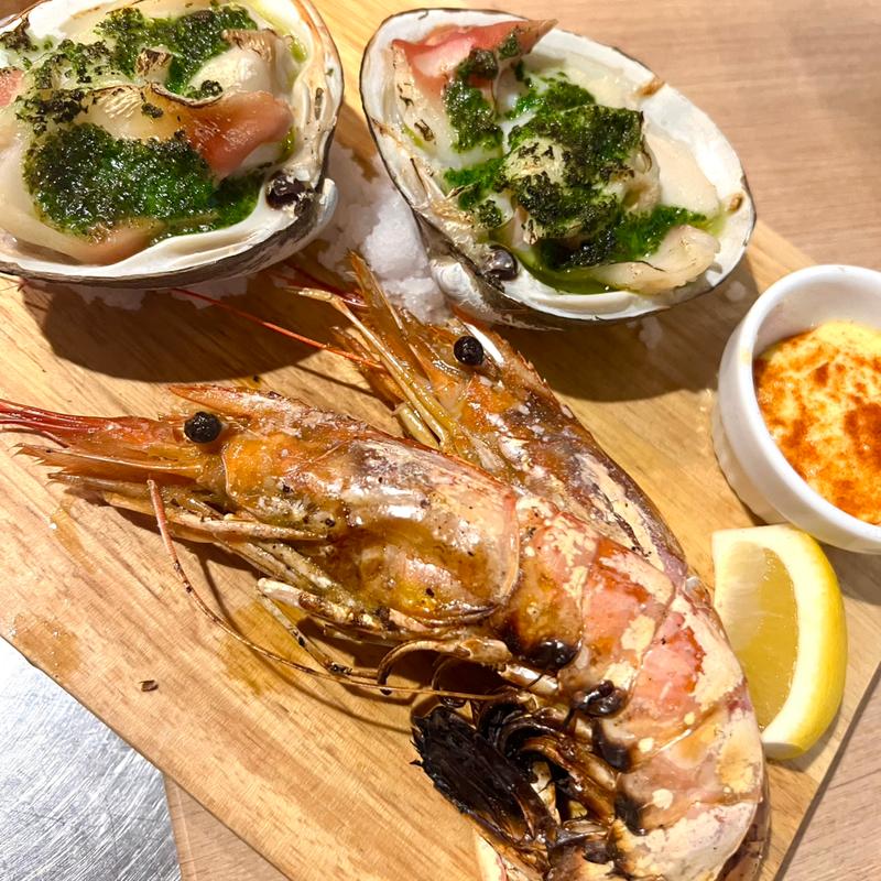 赤海老とホッキ貝エスカルゴバター炭火焼き(地球屋)