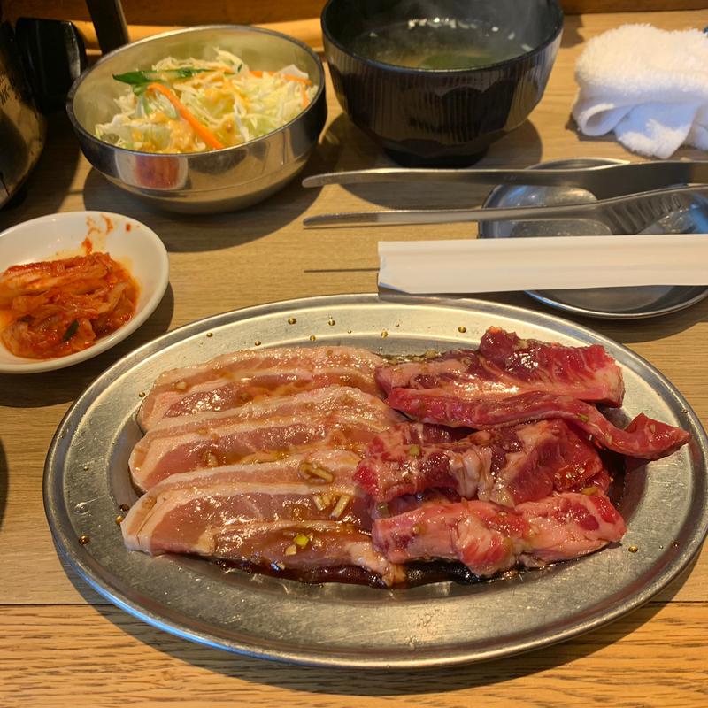 牛中落ちと鹿児島豚のカルビ焼肉定食(大衆ホルモン肉力屋 蒲田東口店)