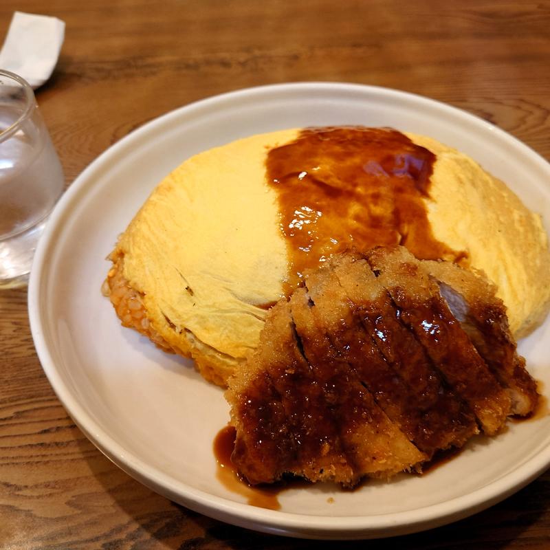 オムライス大カツのせ(レストラン 角家)