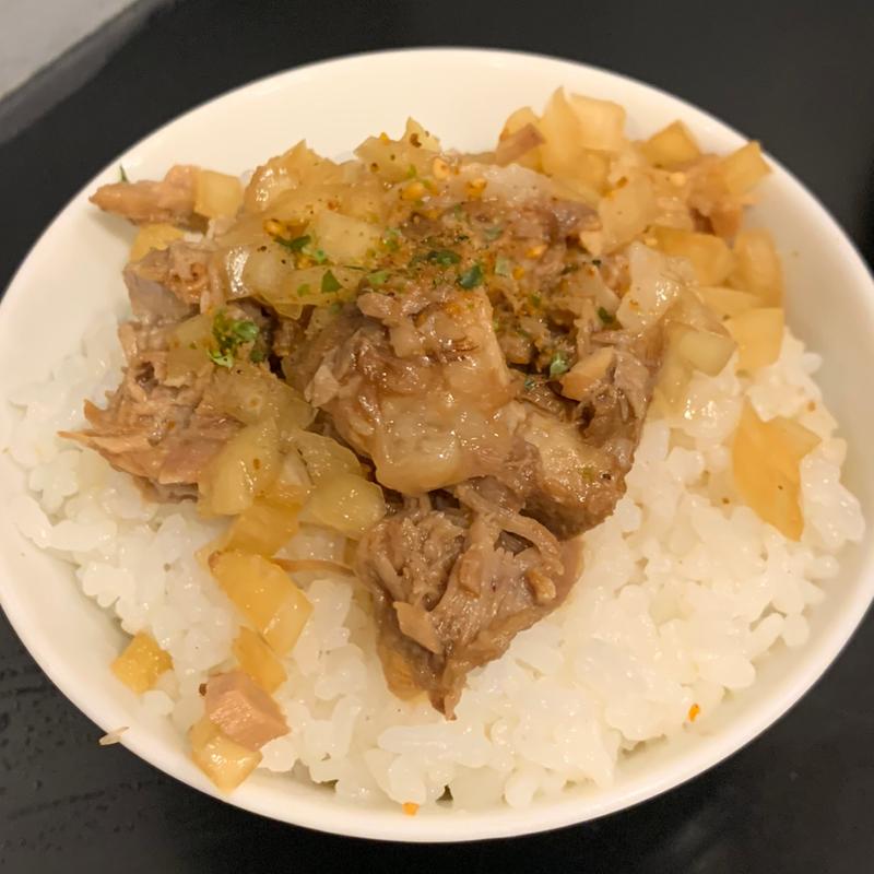 特製すき焼き焼豚丼(ラーメンなおじ 西新宿店)