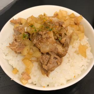 特製すき焼き焼豚丼(ラーメンなおじ 西新宿店)