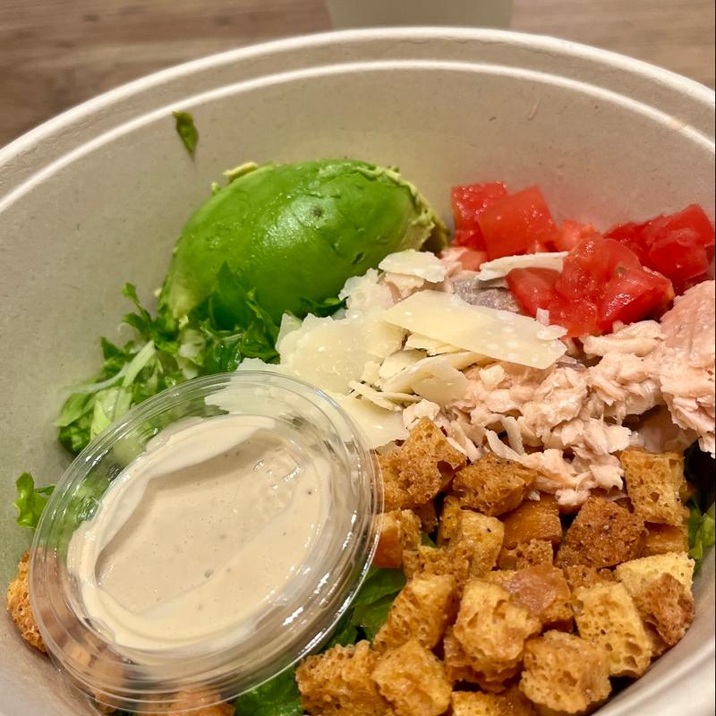 サーモンアボカドシーザー(クリスプ・サラダワークス青山店)