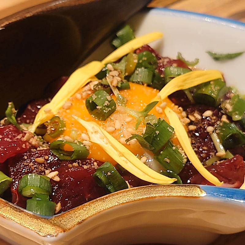 クジラユッケ(新宿寅箱)