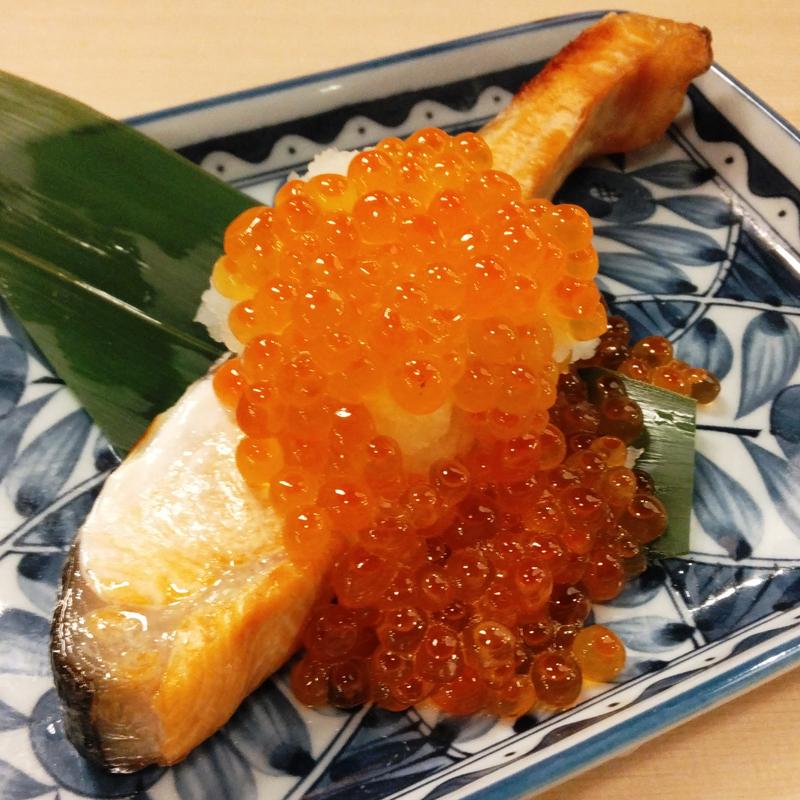 銀鮭のいくらおろしがけ(炉端とおでん 呼炉凪来 仙台駅前店)