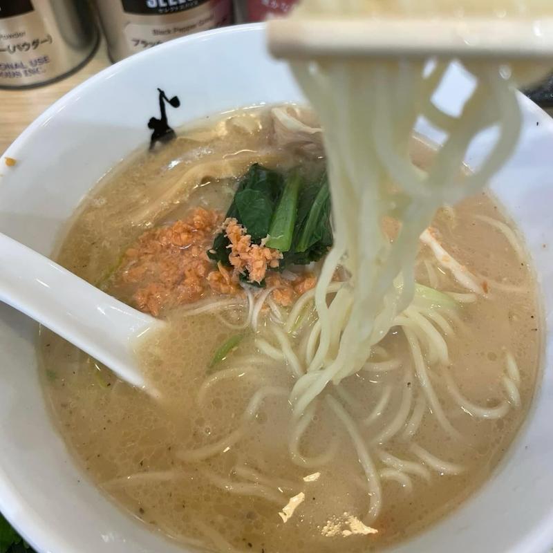 鶏白湯味噌ラーメン 鮭イクラ付き半ライス(麺や 雨龍)