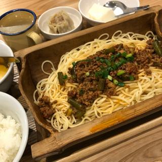肉あんかけ蒸し麺(蒸籠味坊)