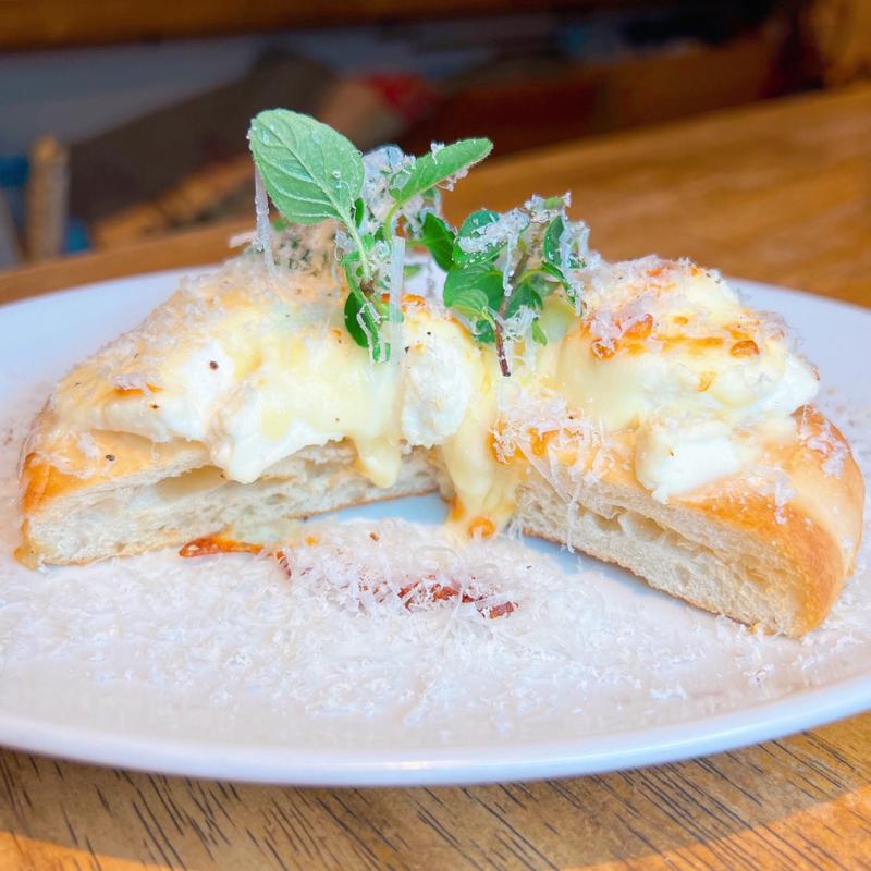 チーズフォカッチャ(トラットリア バール ジョルノ (Trattoria Bar Giorno))