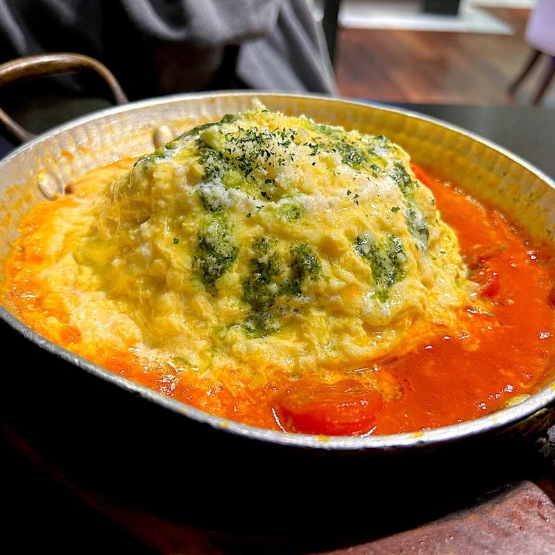 バジルトマトソースオムライス(ニューヨークキッチン エスパル仙台 （NEW YORK KITCHEN）)