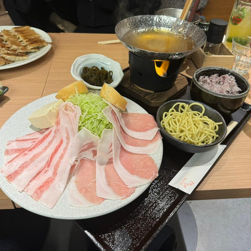 あぐー豚のしゃぶしゃぶランチ(島ぎょうざ心心マルエイガレリア店)