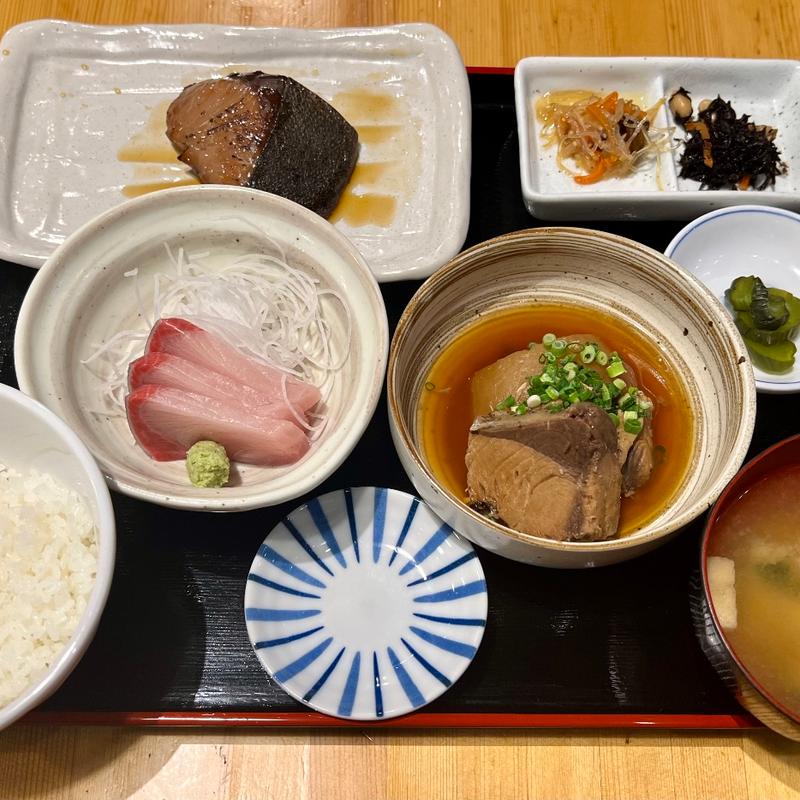 寒ぶりざんまい定食(酒と飯　たまる食堂)