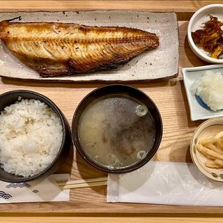 ホッケ定食＋松前漬(えびす焼魚食堂)