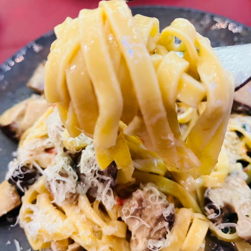 フレッシュポルチーニのタリアテッレ(フィオレット （Fioretto）)