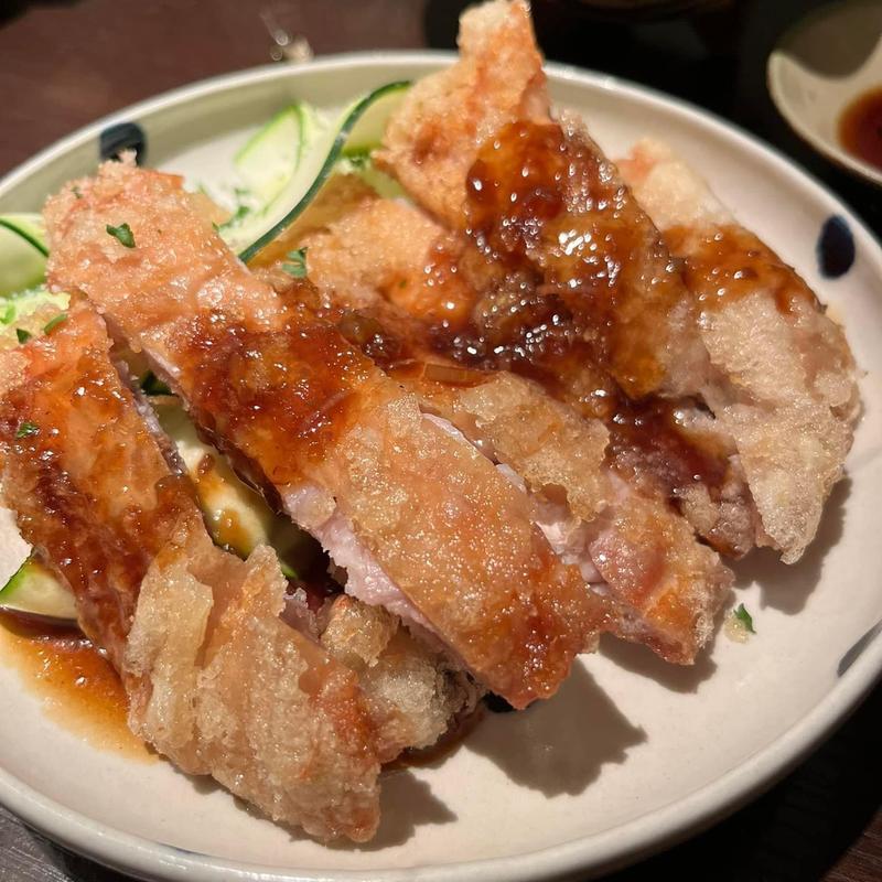 骨付き鶏モモ肉の油淋鶏(鉄鍋家 （テツナベヤ）)