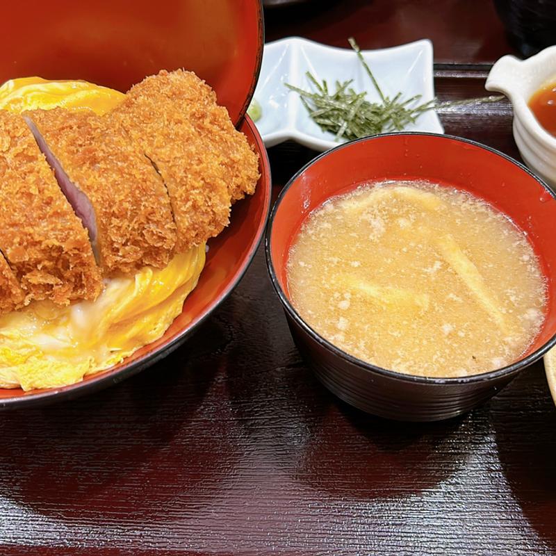 豚一本ひれかつ丼　200グラム(肉屋食堂たけうち 蕨店)