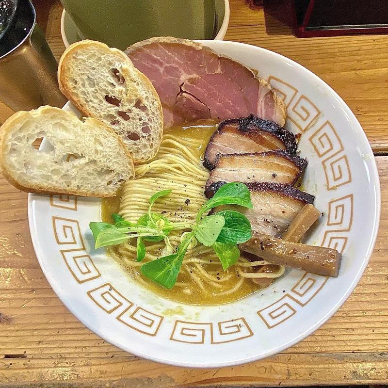 もろこし二犀 吊るし焼きチャーシュー(極麺 青二犀 （ゴクメン アオニサイ）)