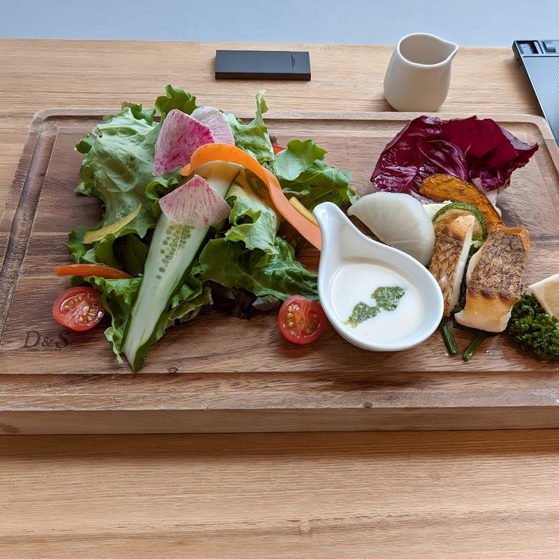 本日の鮮魚のポワレ  〜特製ソース〜(リトルグリーンカフェ)