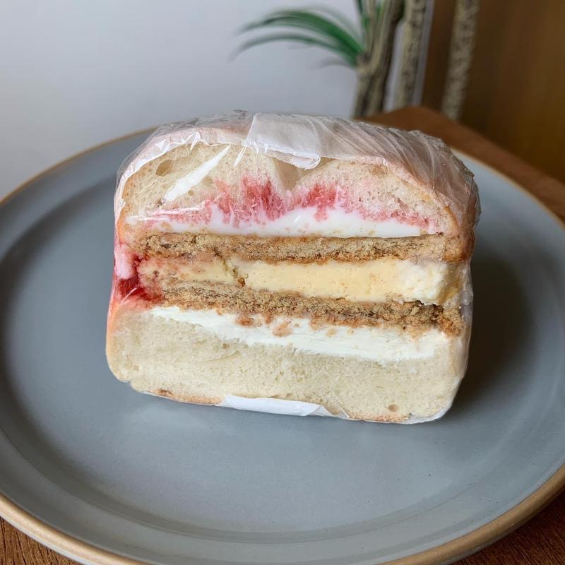 チーズケーキタルトサンド(コナ モーレ （con amore）)