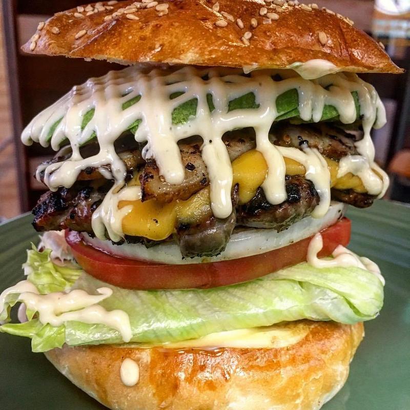 アボガドベーコンチーズバーガー(Monks on the Moon)