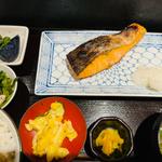 鮭塩焼き定食(新宿寅箱)