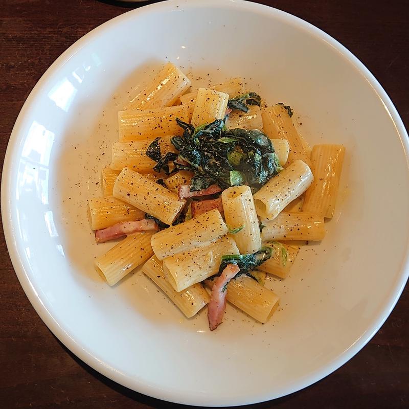 ほうれん草の入ったカルボナーラリガトーニ(バルットリア兄弟)