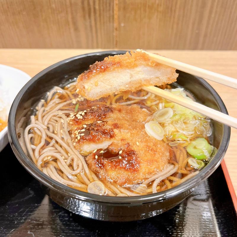 味噌カツそば(よもだそば 名古屋うまいもん通り広小路口店)