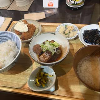 鯖の黒煮牡蠣フライ定食(食堂新)