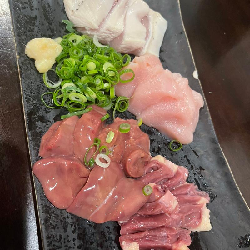 鶏の刺し身盛り合わせ(播鳥 （バンチョウ）)