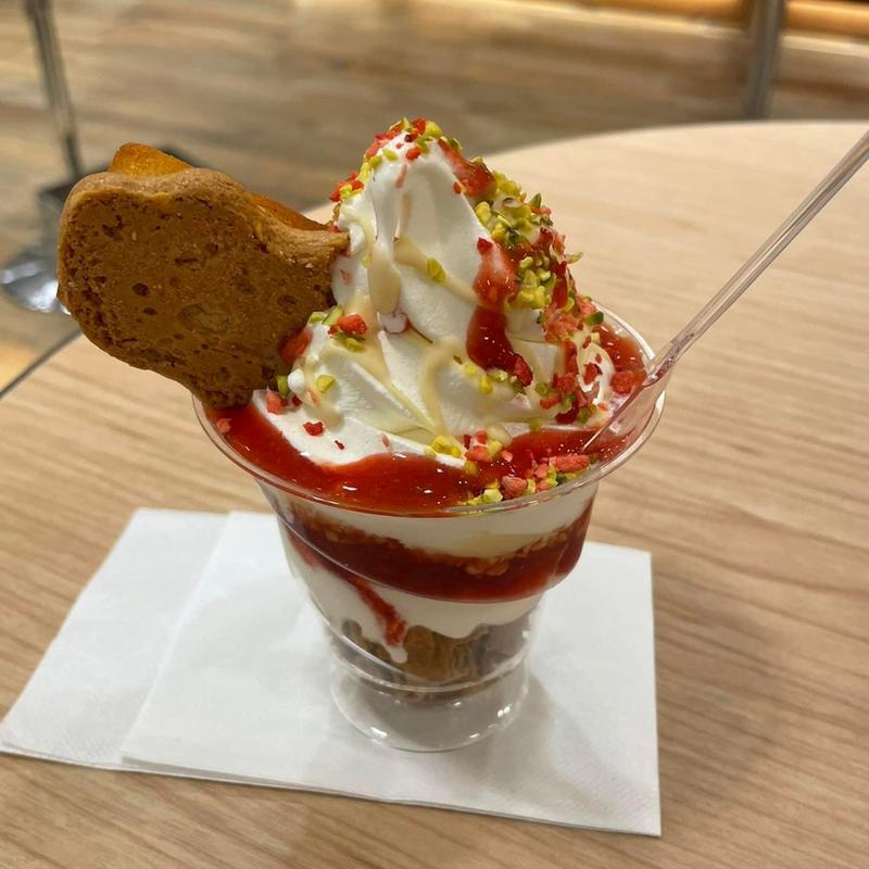 クリスマスサンデー苺スペシャル(ピーナッツDORE)