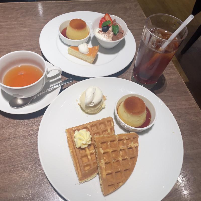 期間限定デザートセット&ワッフルプレートセット(Café Morozoff（カフェモロゾフ）あべのハルカス近鉄本店)