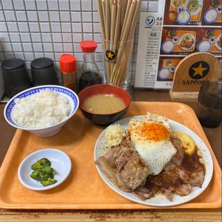 チャーシューエッグ定食(大衆食堂スタンドそのだ五反田店)