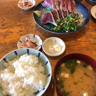 カツオたたき+刺身+ごはんみそ汁(田中鮮魚店  漁師小屋)