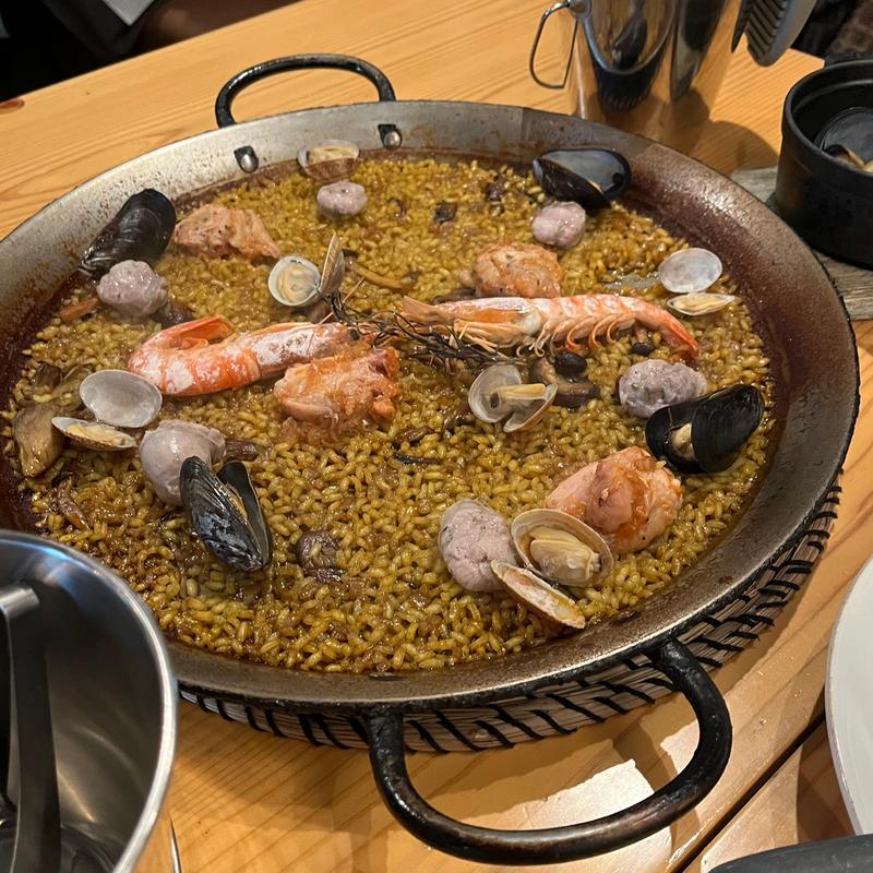 海の幸、山の幸のパエリア(XIRINGUITO Escriba)