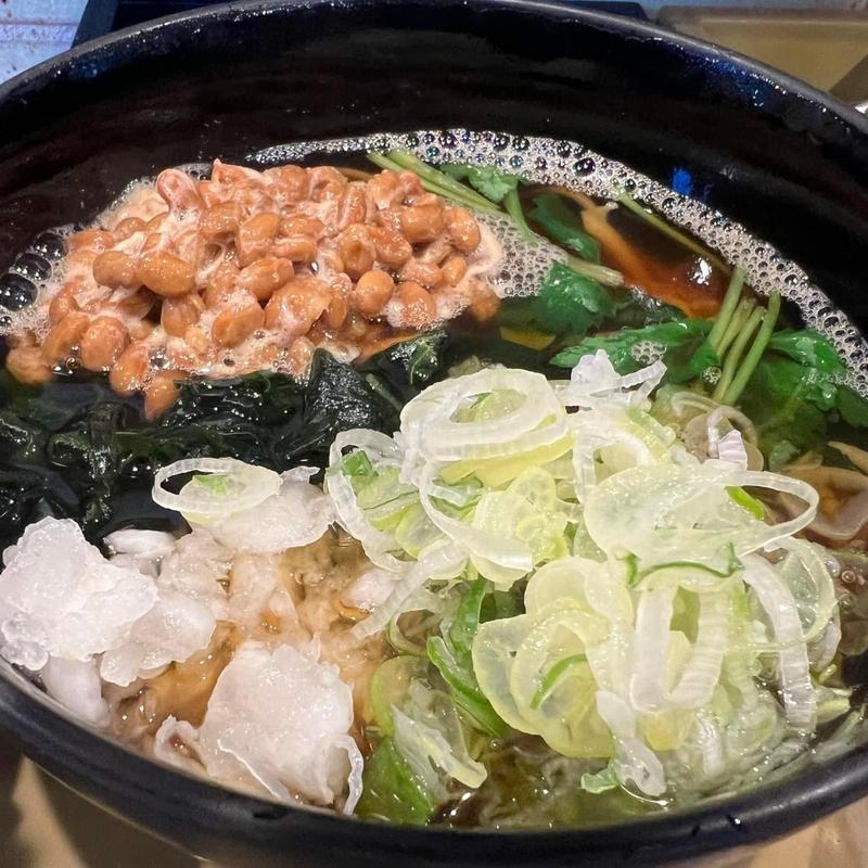 季節の牡蠣とじ丼 わかめ 納豆(板蕎麦 山葵)