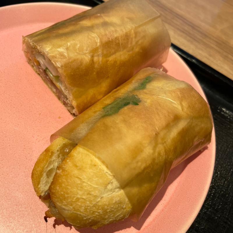 バインミー(カフェ＆ビア ngon ca phe（ゴンカフェ）)