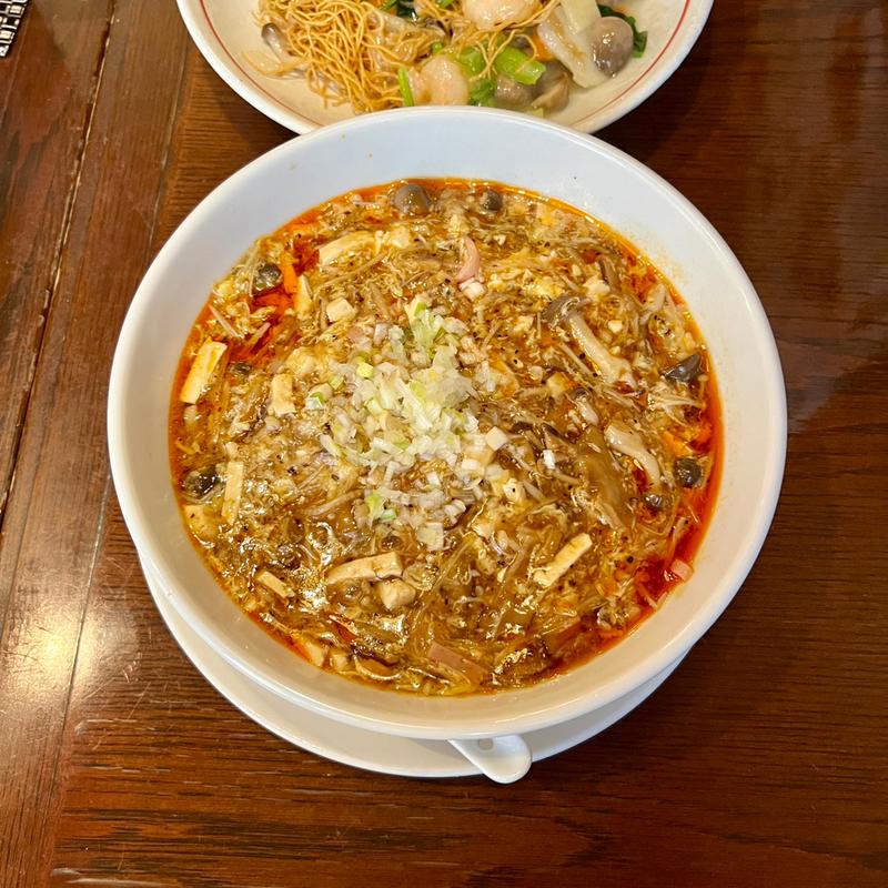 酸辣湯麺(中華料理 頤和園（いわえん）博多駅前店)