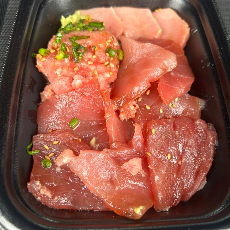 特製爆盛り丼(本まぐろ直売所)