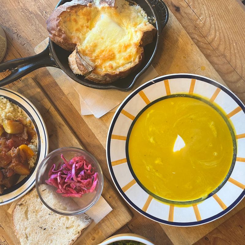 本日のスープとチーズパン(ペディビュス ジャンビュス)