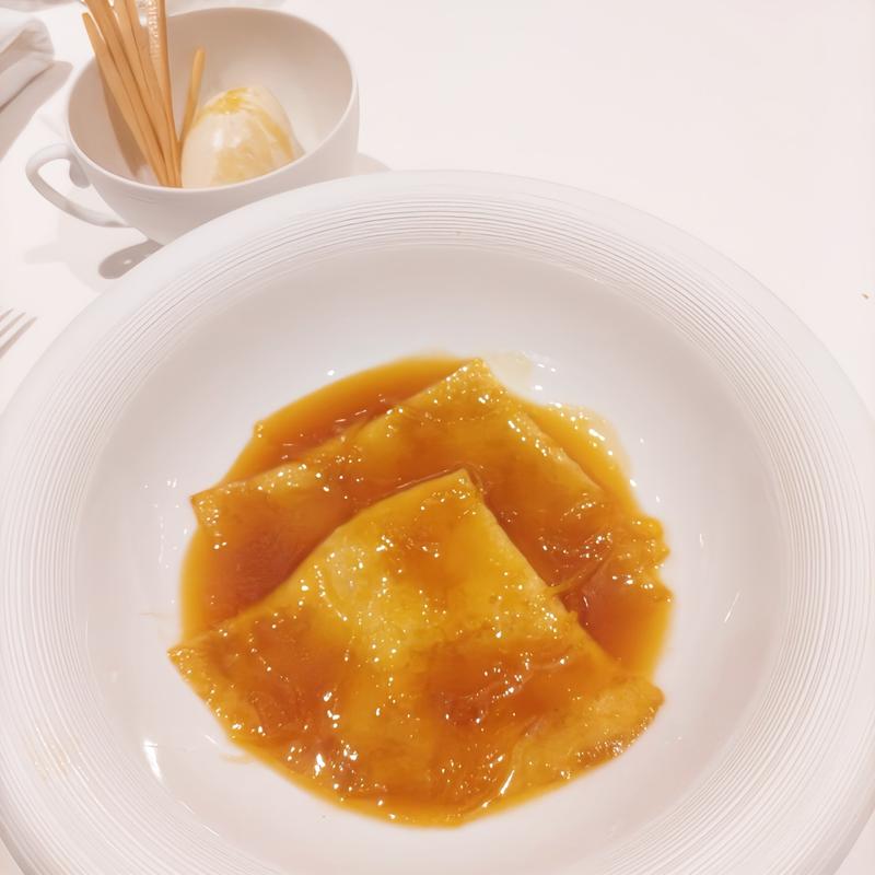 クレープフランベトラティショナル  バニラアイスクリームと柑橘のヴェリーヌ(フランス料理 ラ・ベ La Baie)
