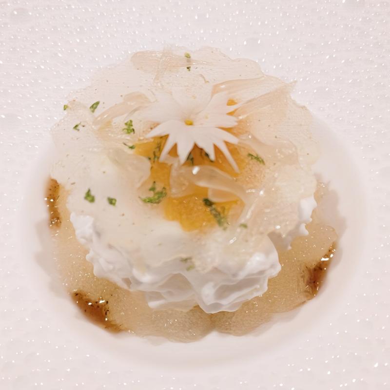 弓削牧場のフレッシュチーズムース  フルーツコンポテ(フランス料理 ラ・ベ La Baie)