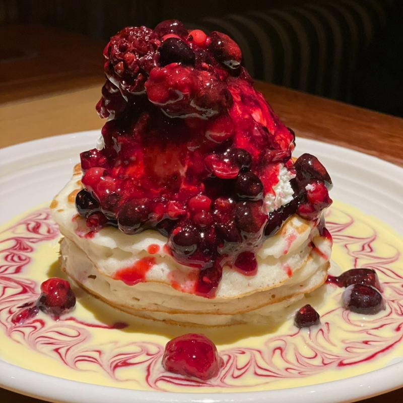 ベリーベリーレアチーズ・パンケーキ(コナズ珈琲神奈川綾瀬)