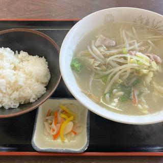 タンメン+半ライス(喜楽亭食堂 )