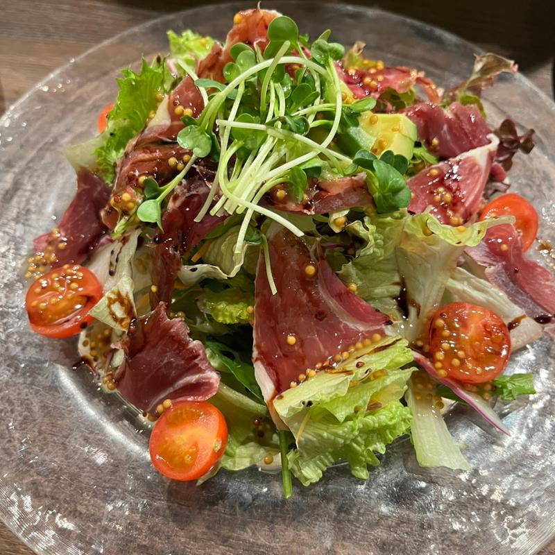 熟成生ハムとアボカドサラダ　バルサミコソース(天びん棒)