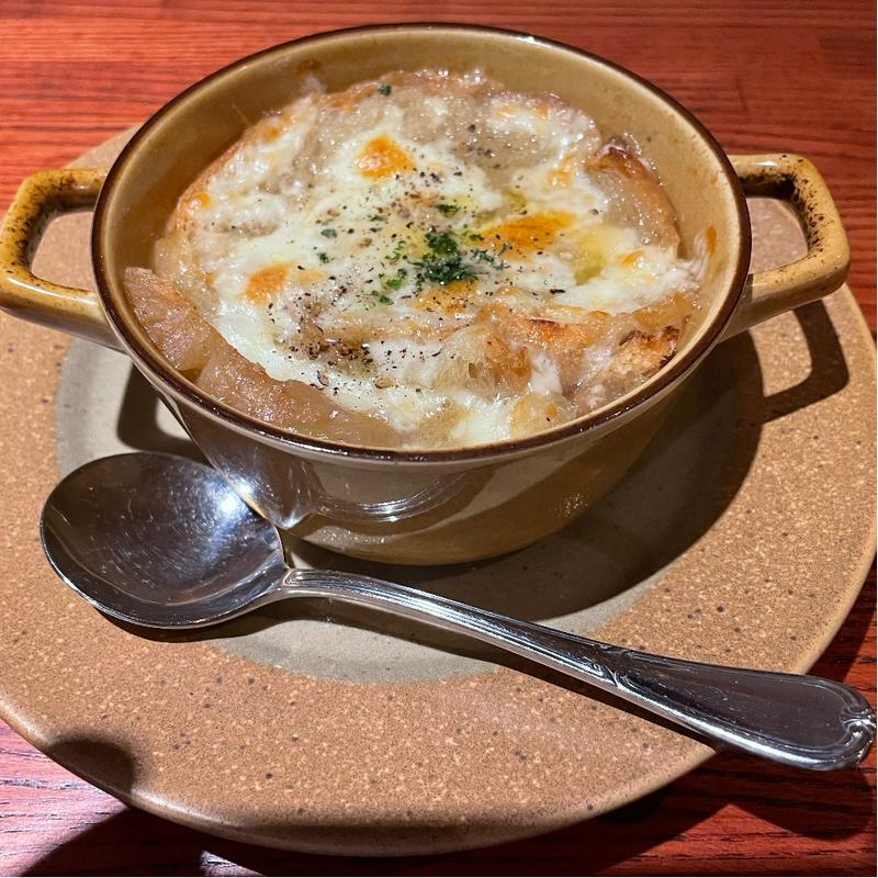 牛ホホ肉入りオニオングラタンスープ(Bistroくんぷう)