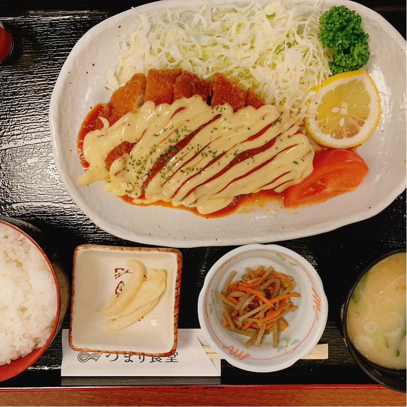 チーズトマトとんかつ定食(つまり食堂 クロス10十日町店)